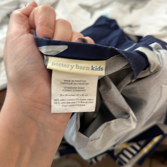 PBK Queen Shark sheet set w/ DUVET AND MATCHING SHAMS - Picture 4 of 6